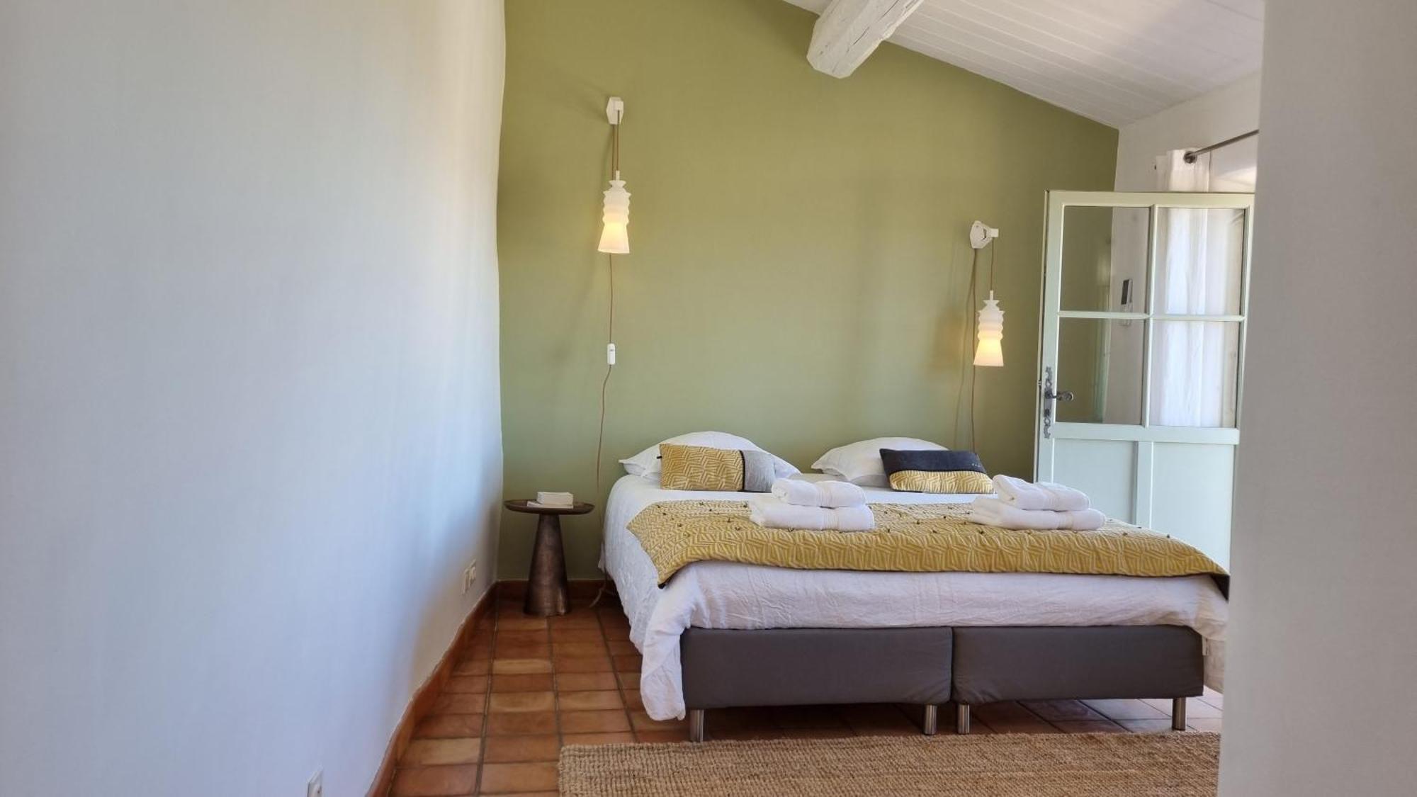 Les Toits De Valaurie Bed & Breakfast Exterior photo
